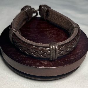 Stylish adjustable brown genuine leather bracelet
